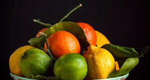 Recette facile : comment faire des fruits au sirop sans les stériliser en 15 minutes orange and green fruits on bowl